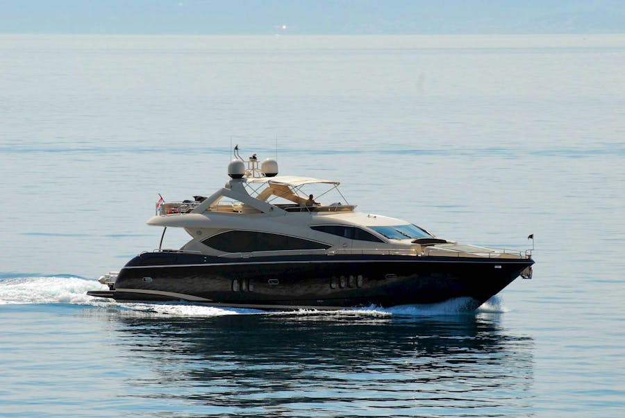02-luxury-sunseeker-yacht-my-choco-cruising.jpg
